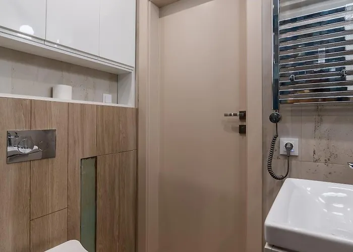 Grunwald Raszynska By Bookinghost * بوزنان