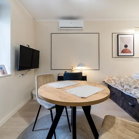 Grunwald Raszynska By Bookinghost 公寓