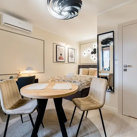 Grunwald Raszynska By Bookinghost شقة بوزنان