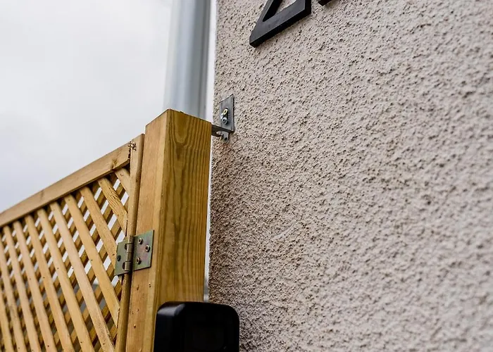 Grunwald Raszynska By Bookinghost Poznan