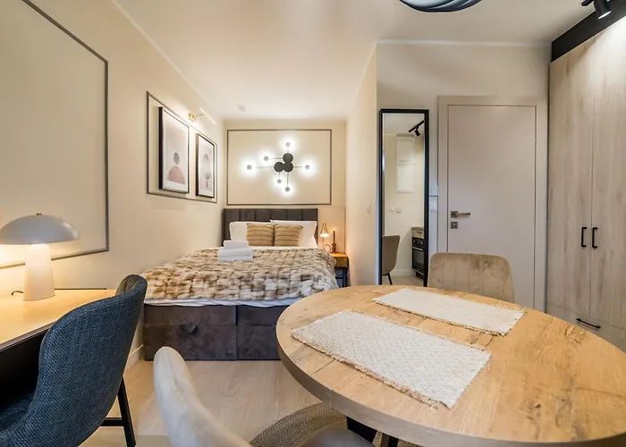 Grunwald Raszynska By Bookinghost 公寓