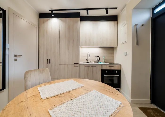 Apartment Grunwald Raszynska By Bookinghost Poznan