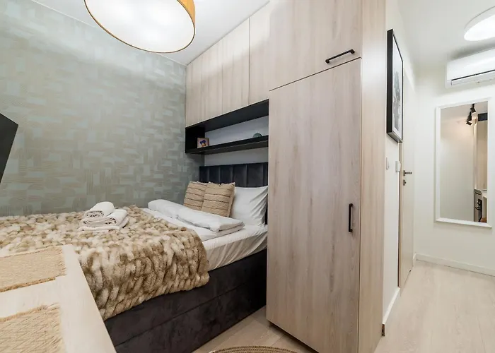 Apartment Grunwald Raszynska By Bookinghost Poznan